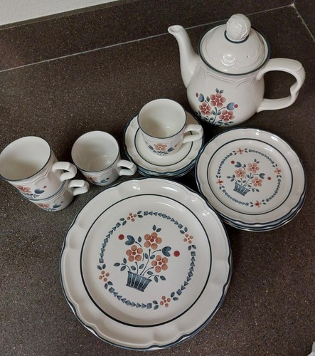 Place settings 9 tea pot - 4,